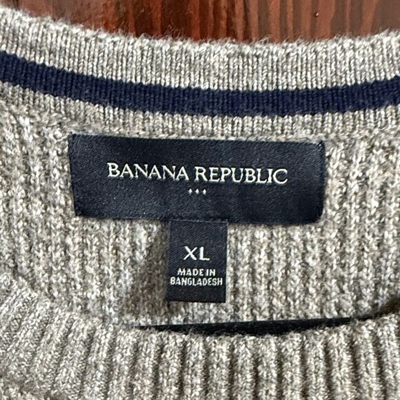 Banana Republic Men's Cream Crewneck Sweater - Picture 2 of 6